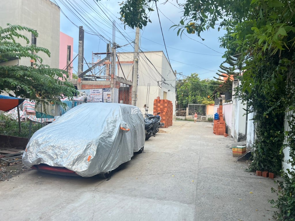 NHÀ ĐẸP, HẺM XE TẢI TRÁNH NHAU SÁT NGÃ 3 TÔ NGỌC VÂN LINH ĐÔNG 5,5X20 CHỈ 8 TỶ.