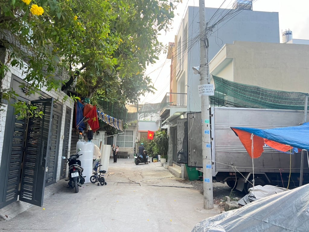 NHÀ ĐẸP, HẺM XE TẢI TRÁNH NHAU SÁT NGÃ 3 TÔ NGỌC VÂN LINH ĐÔNG 5,5X20 CHỈ 8 TỶ.