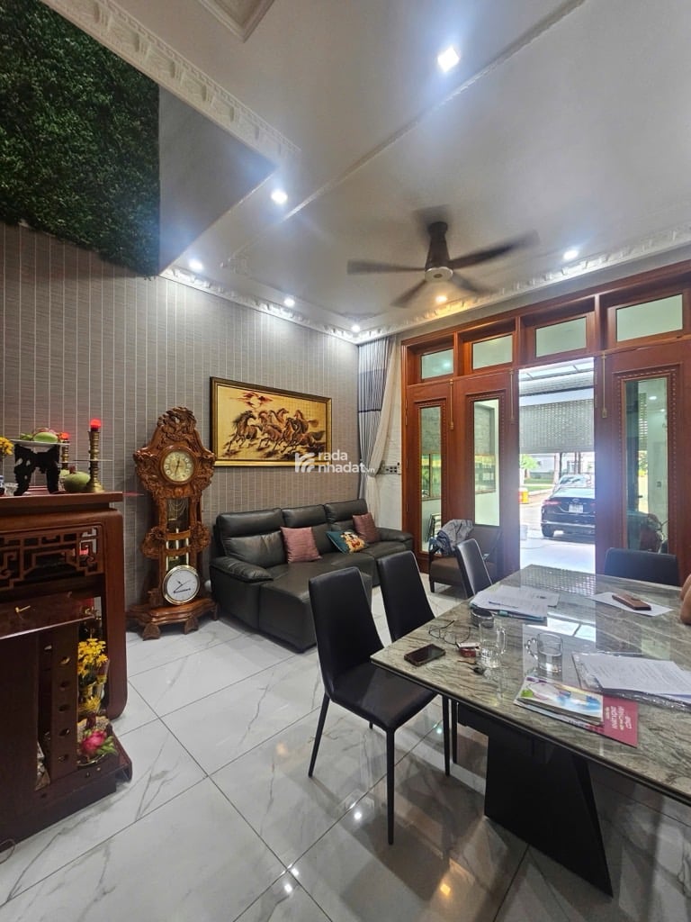 BÁN NHÀ MẶT TIỀN KHU TÊN LỬA 100M2 11.9 TỶ 4 TẦNG VIEW CÔNG VIÊN 