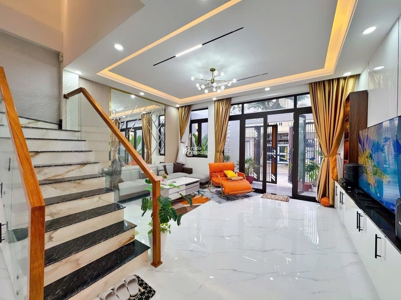 MUA NHÀ 3,6 TỶ 105M2 CỰC ĐẸP, VỊ TRÍ ĐẮC ĐỊA, DC TRI THỨC CAO, AN NINH