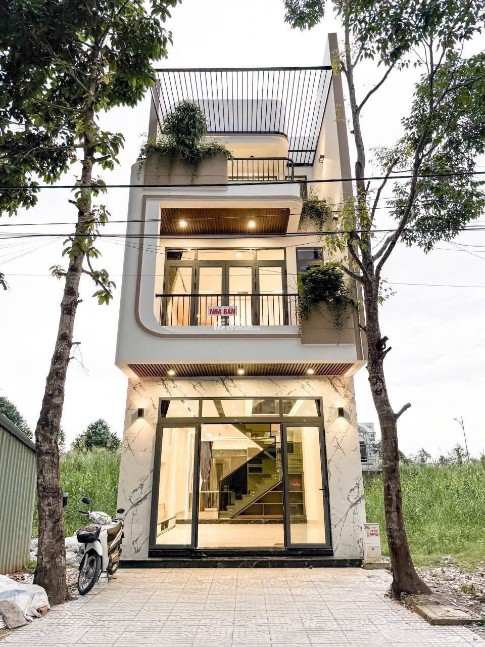 MUA NHÀ 3,6 TỶ 105M2 CỰC ĐẸP, VỊ TRÍ ĐẮC ĐỊA, DC TRI THỨC CAO, AN NINH