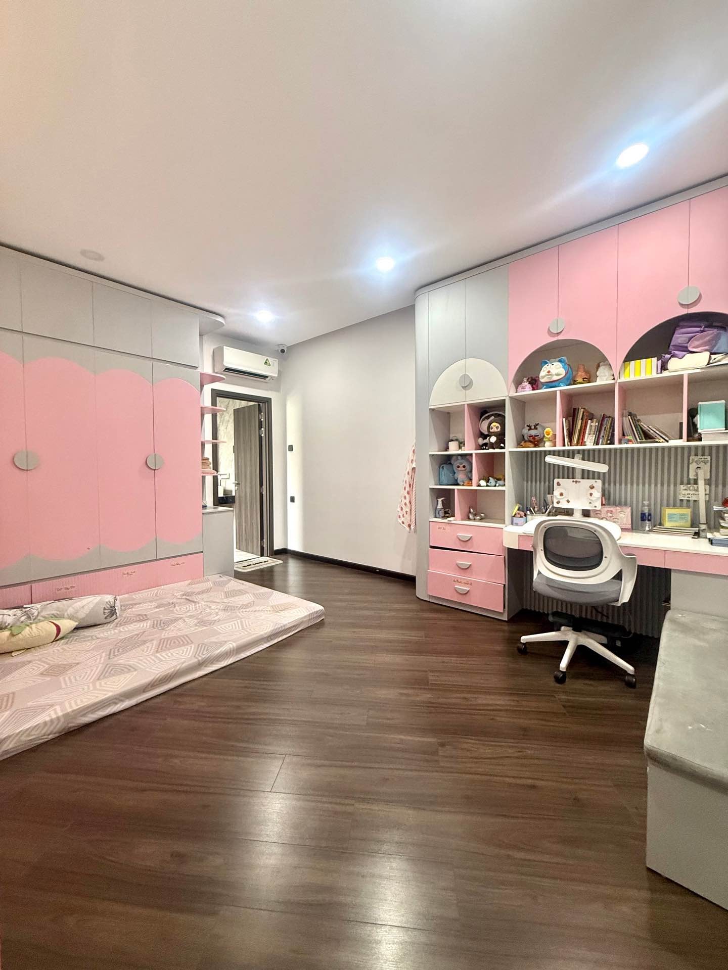 Biệt thự đường Thoại Ngọc Hầu, 145m2, 8x18.5, 4 tầng thang máy, Sang trọng, 27.5 tỷ