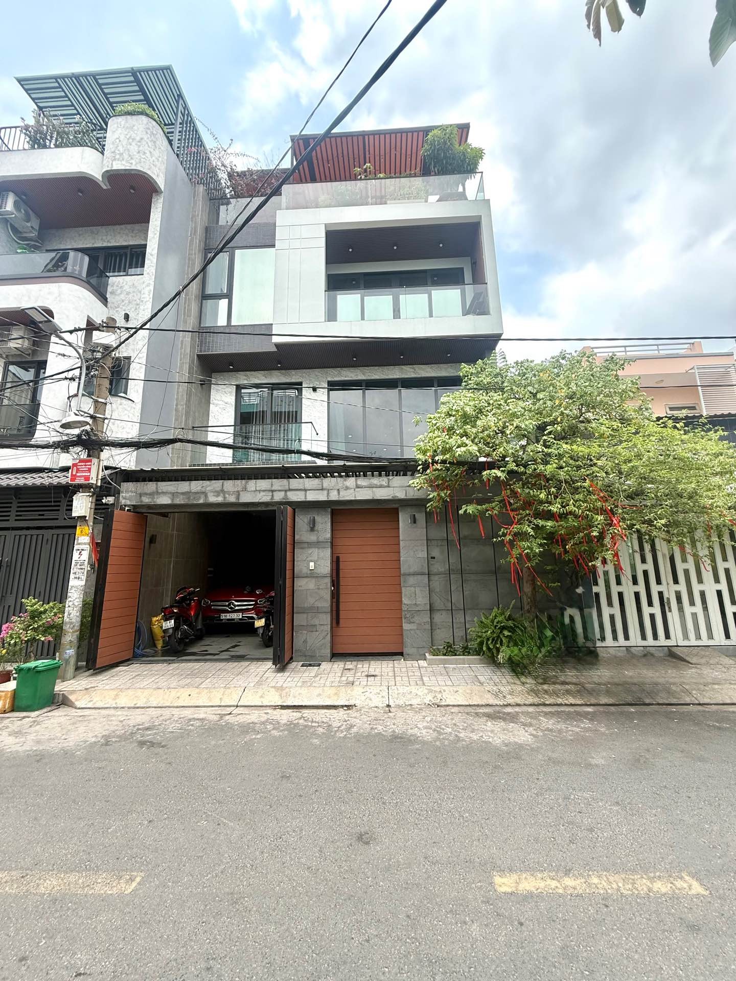 Biệt thự đường Thoại Ngọc Hầu, 145m2, 8x18.5, 4 tầng thang máy, Sang trọng, 27.5 tỷ