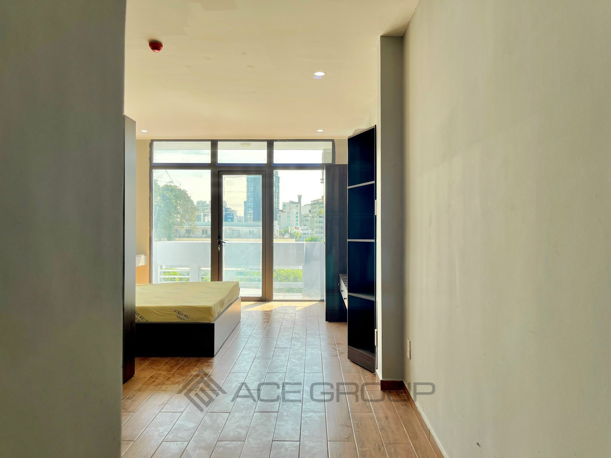 Cho thuê căn hộ quận 3, đầy đủ nội thất, ban công, mặt tiền gần công viên Tao Đàn