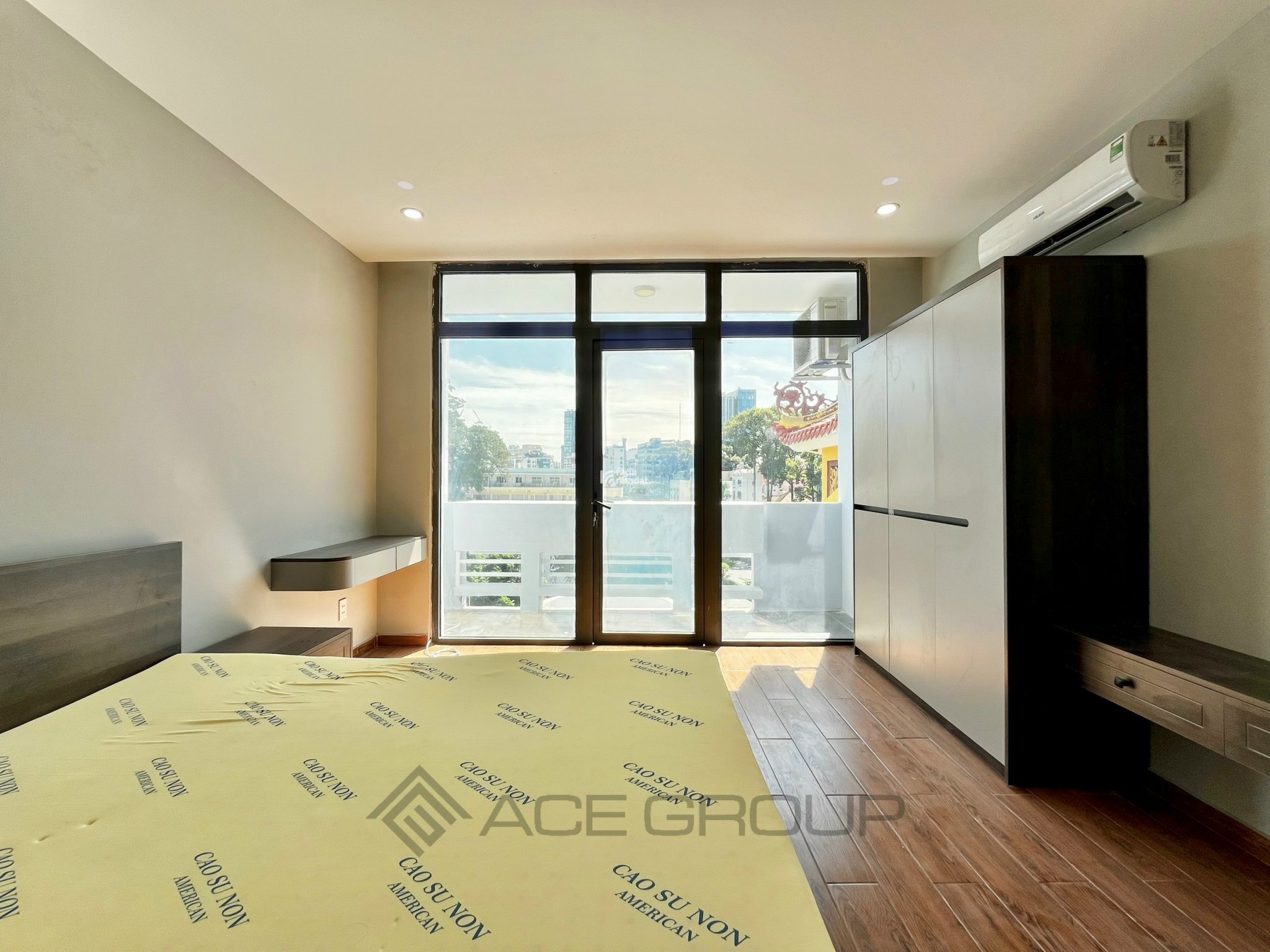 Cho thuê căn hộ quận 3, đầy đủ nội thất, ban công, mặt tiền gần công viên Tao Đàn