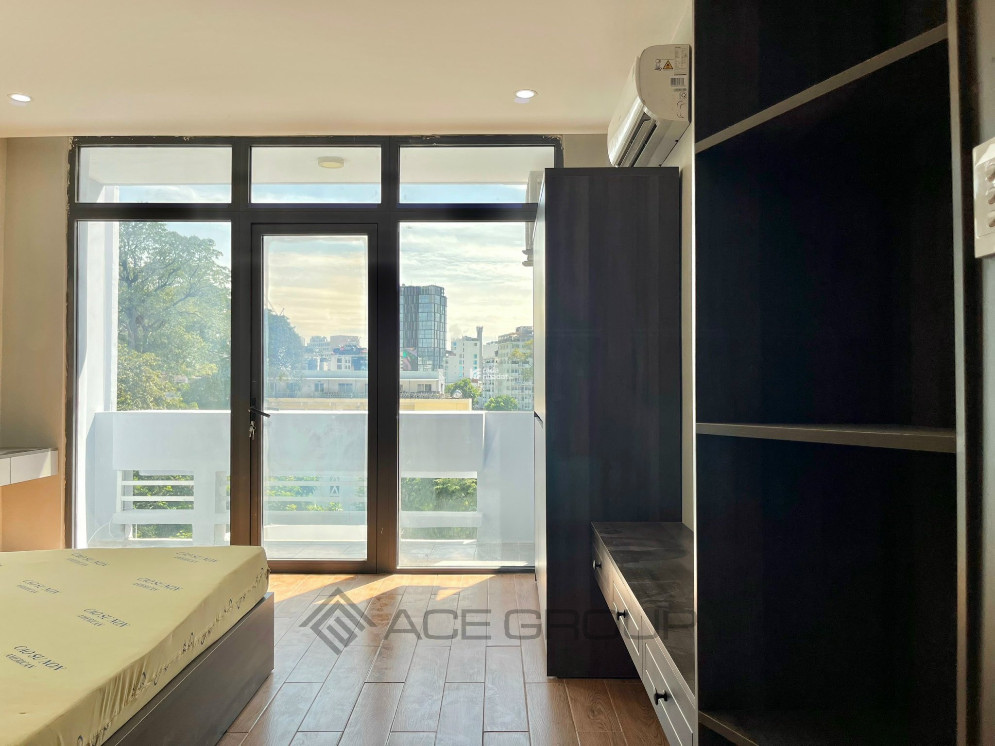 Cho thuê căn hộ quận 3, đầy đủ nội thất, ban công, mặt tiền gần công viên Tao Đàn