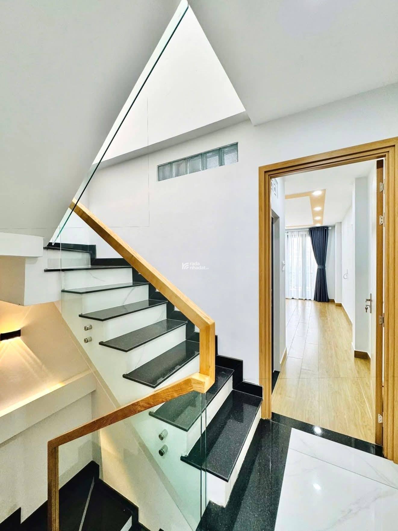 SIÊU PHẨM KHU NGUYỄN GIA TRÍ, P.25, BÌNH THẠNH- NGAY ĐH HUTECH - HẺM 8M XE HƠI TRÁNH- 4 TẦNG 6PN