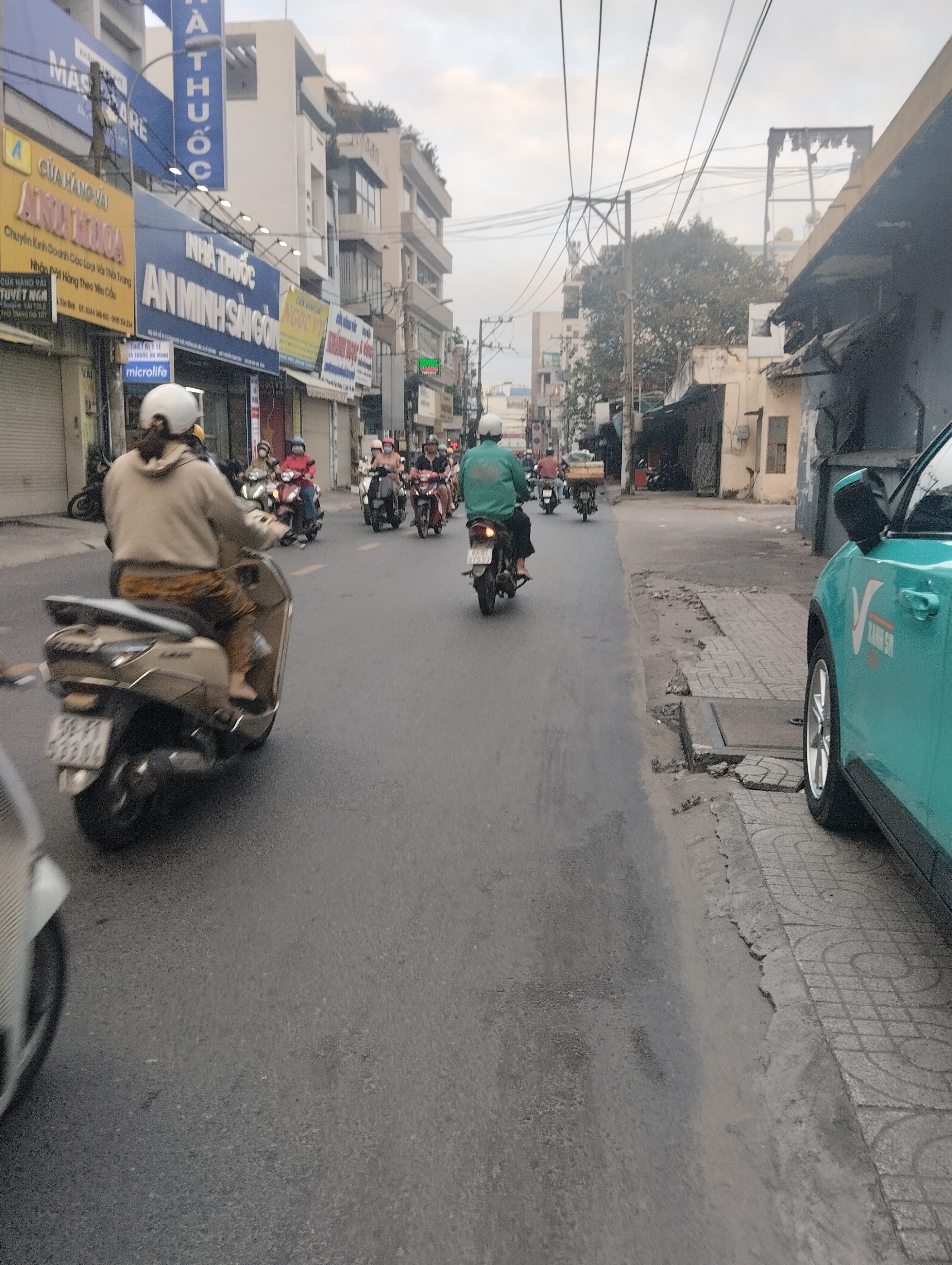 NHÀ 4 TẦNG MỚI ĐẸP -  HẺM 6M THÔNG - FULL NỘI THẤT CAO CẤP - GIÁP QUẬN 10 - GẦN THỂ THAO PHÚ THỌ