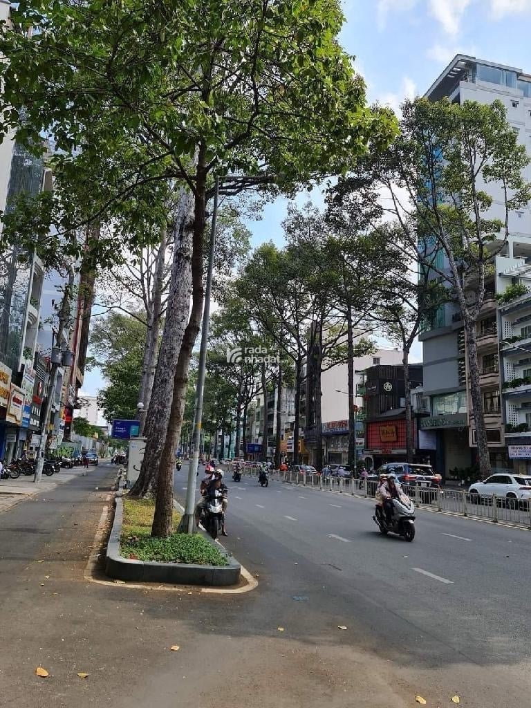 MẶT TIỀN TRUNG TÂM ĐẤT VÀNG QUẬN 1 - GẦN NGÃ TƯ NGUYỄN VĂN CỪ VÀ TRẦN HƯNG ĐẠO - 4 LÀN ĐƯỜNG 40M