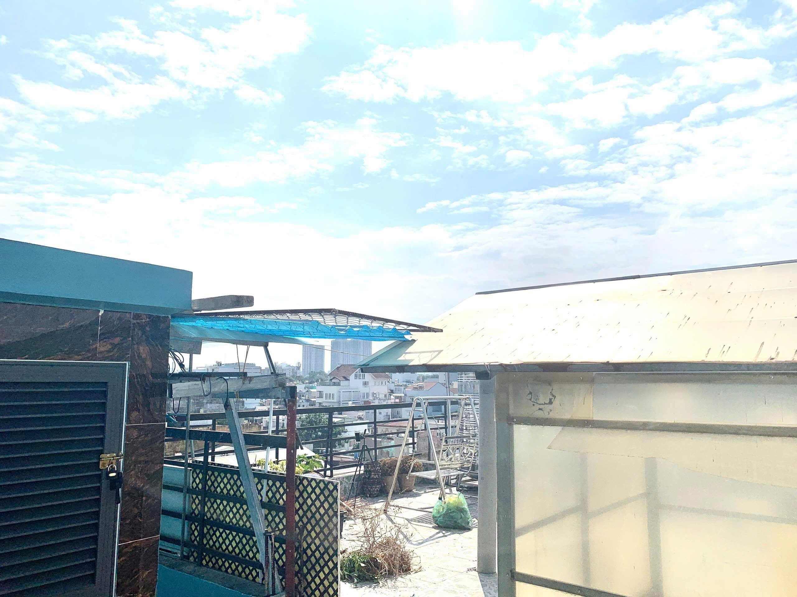 Đến xem phòng máy lạnh, có thang máy. Giá phòng dao động từ 2tr2 -3tr3