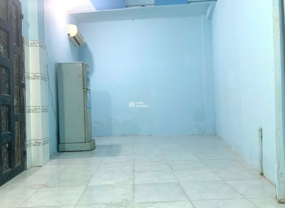 Đến xem phòng máy lạnh, có thang máy. Giá phòng dao động từ 2tr2 -3tr3