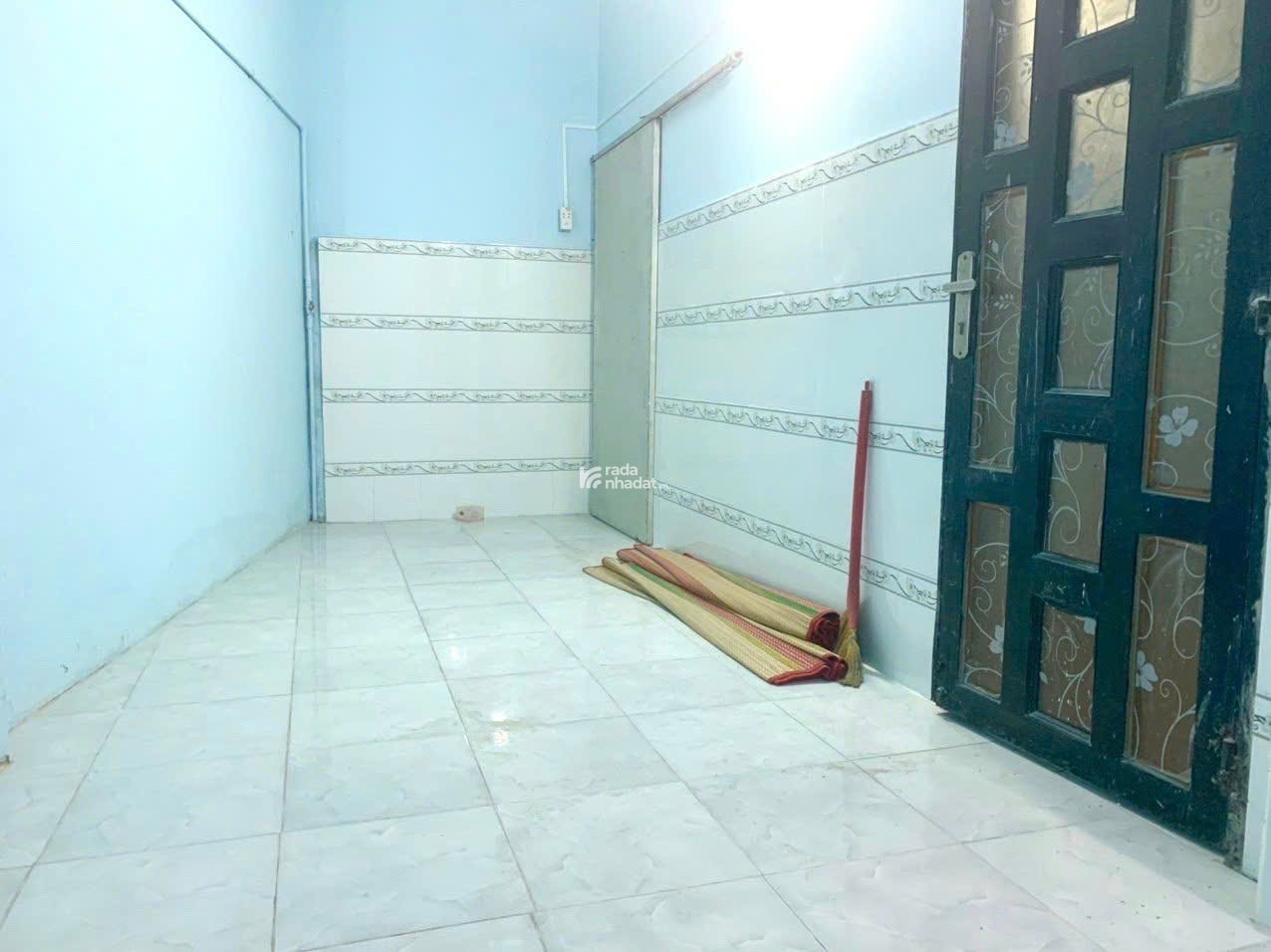 Đến xem phòng máy lạnh, có thang máy. Giá phòng dao động từ 2tr2 -3tr3