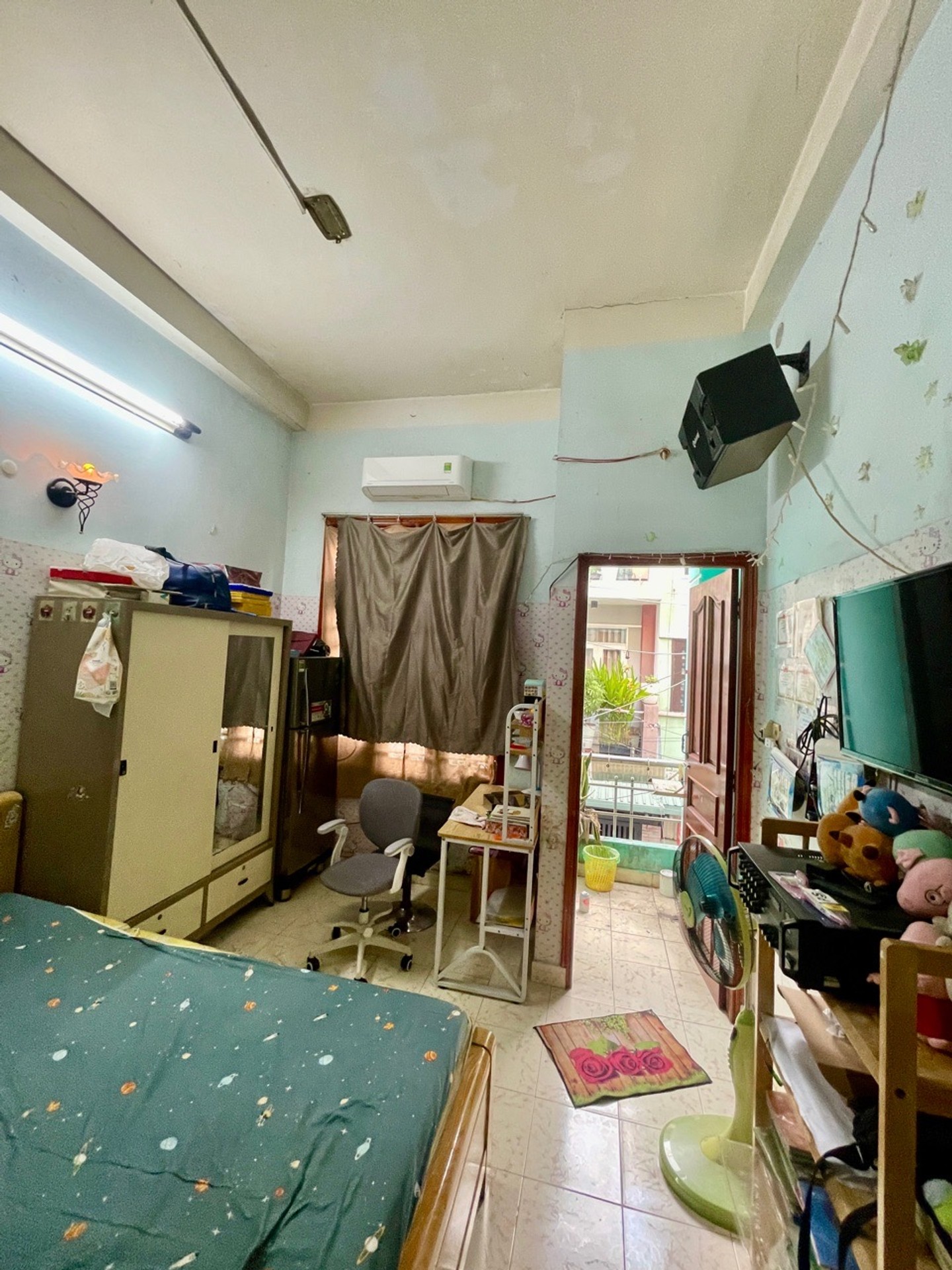 HXH 6m Đồng Xoài, thông chợ Hoàng Hoa Thám, 65m2, 3 tầng, 4PN, kiên cố, 9.8 tỷ TL