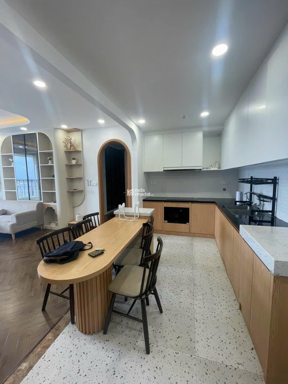 Căn hộ 2PN bàn giao nội thất cao cấp giá chỉ từ 11 tỷ cho thuê ngay 45 triệu tháng LH 0979 940 ***