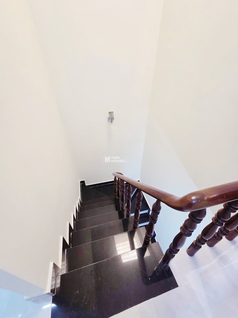 Giá Hơn 4T xíu, 3 tầng đúc  (3.9x11, DTSD 109m2) Hẻm 4m ở ngay, sổ riêng