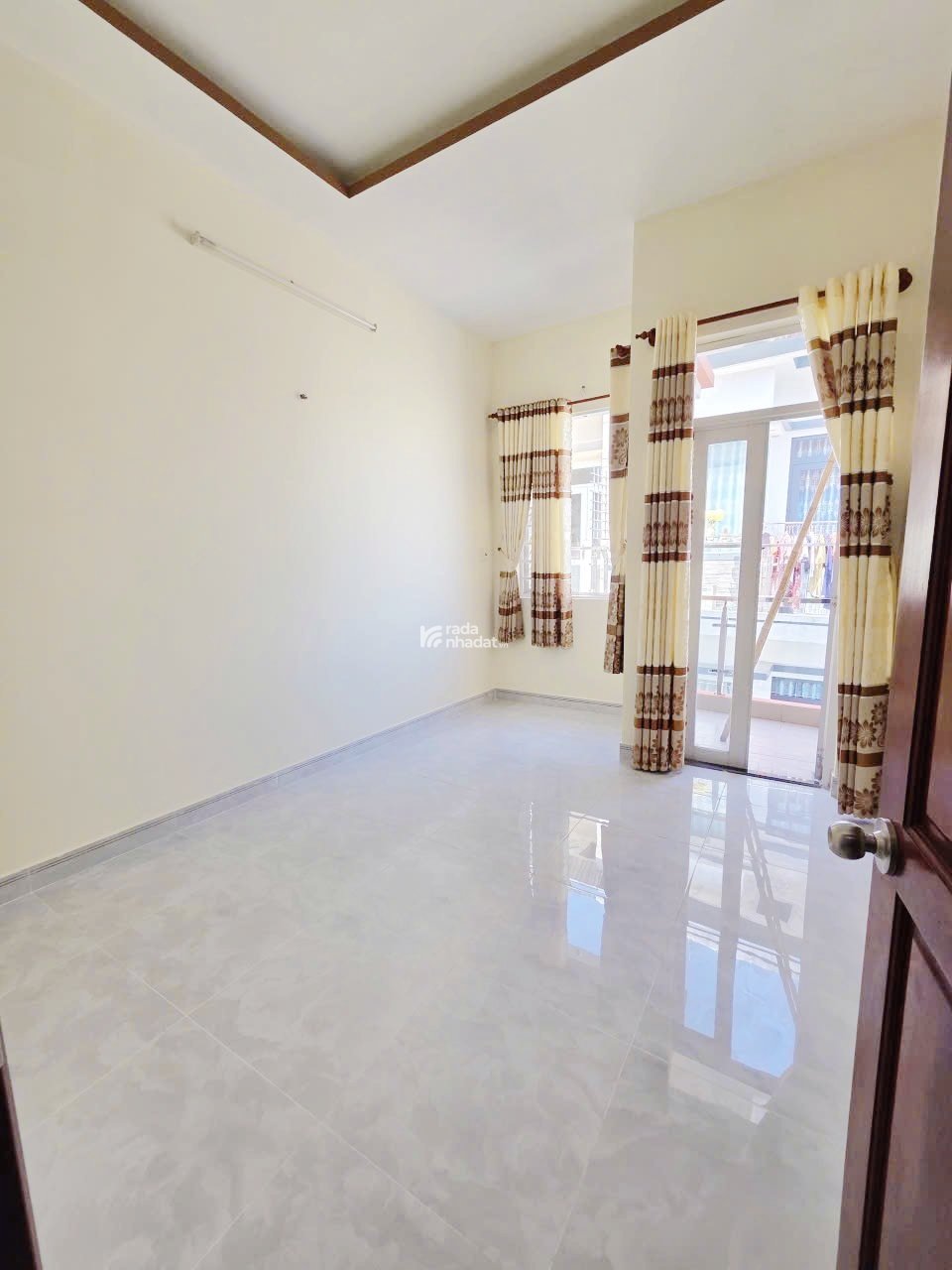 Giá Hơn 4T xíu, 3 tầng đúc  (3.9x11, DTSD 109m2) Hẻm 4m ở ngay, sổ riêng