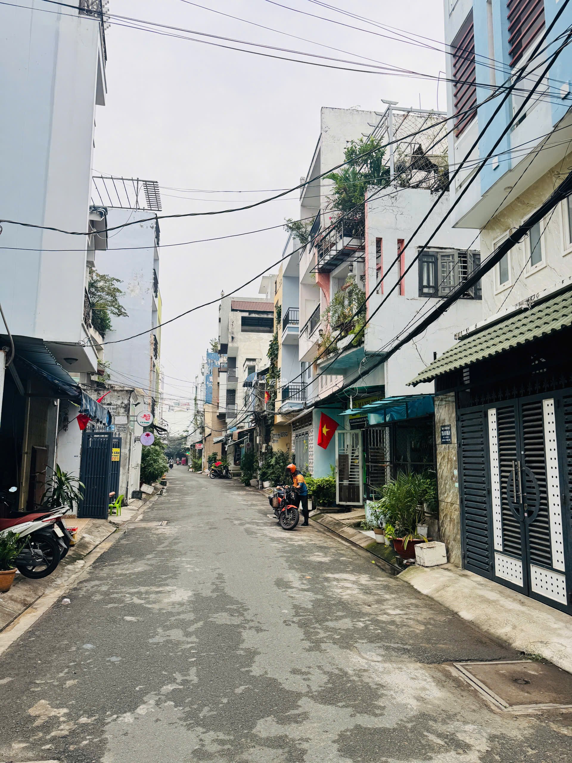 BÁN NHÀ HẺM 8M THÔNG VƯỜN LÀI, QUẬN TÂN PHÚ, DT 5 X 11M, NHÀ 2 LẦU, GIÁ 8 TỶ TL