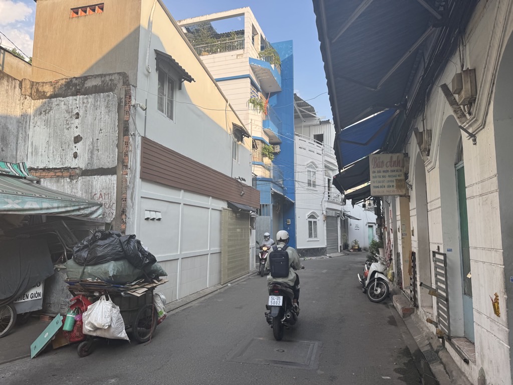 vị trí buốn bán kinh doanh nhỏ ( hiện đang bán gạo và Photo)