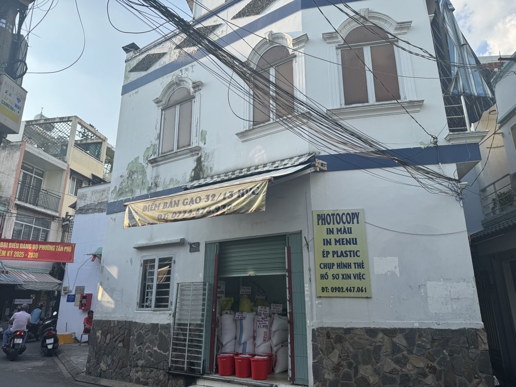 vị trí buốn bán kinh doanh nhỏ ( hiện đang bán gạo và Photo)