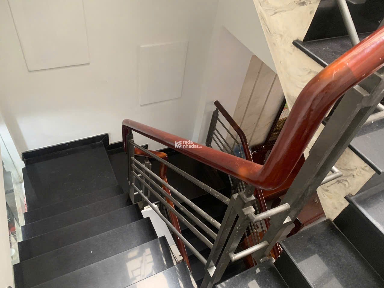 Hẻm 10m gần Chợ Tân Hương, 80m2, 3 tầng, 5PN, Chỉ 10.8 tỷ TL