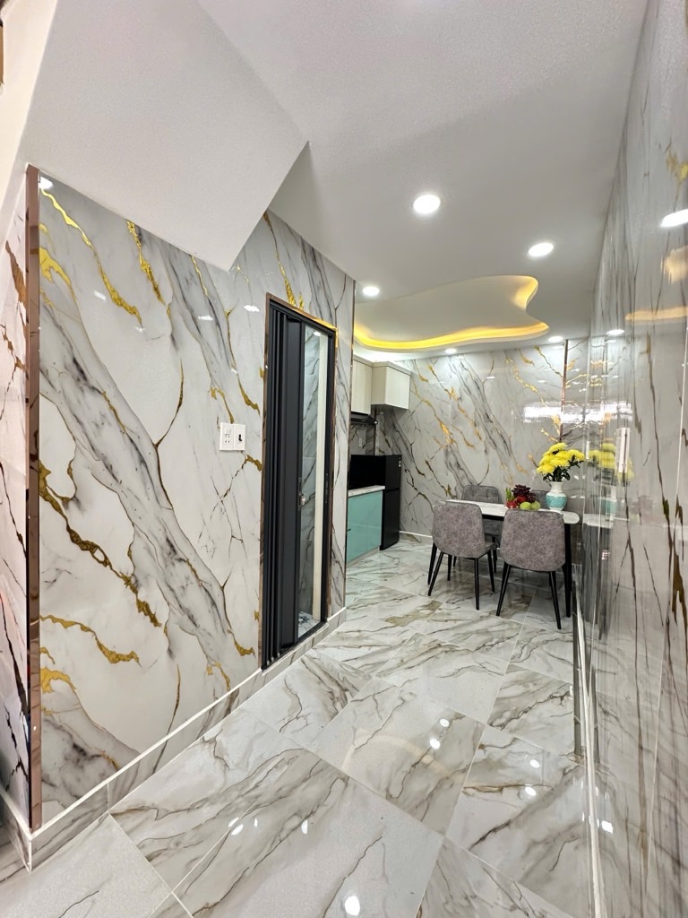 HÀNG KHÔNG ĐẠT CHUẨN - KÝ HĐĐT NHÀ ĐẸP 4 TẦNG - HẺM XE HƠI - QUẬN 5 GIÁP QUẬN 1 