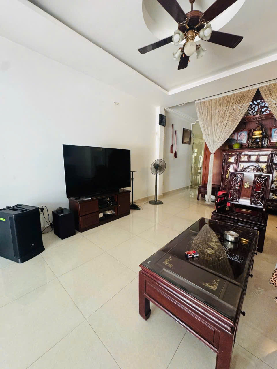 Nhà khu biệt lập Trịnh Đình Trọng, bảo vệ 24/24, 80m2, 3 tầng, 3PN, nhà đẹp, Chỉ 10.8 tỷ TL