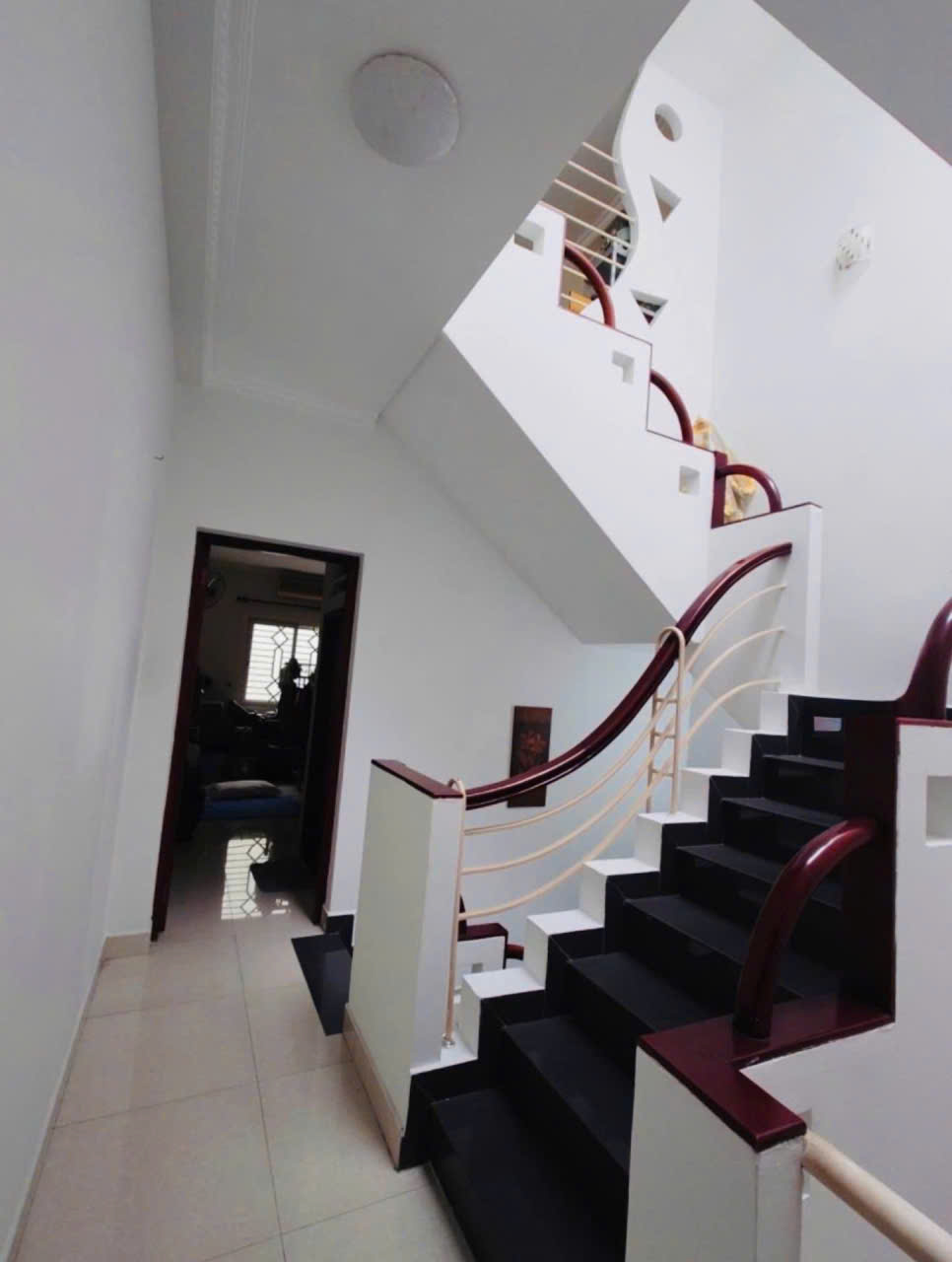 Nhà khu biệt lập Trịnh Đình Trọng, bảo vệ 24/24, 80m2, 3 tầng, 3PN, nhà đẹp, Chỉ 10.8 tỷ TL