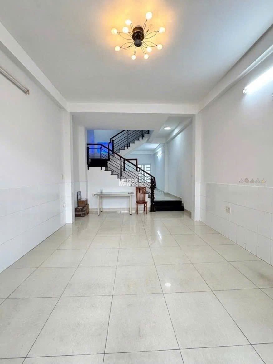 Bán nhà đang cho thuê 16tr ngay Phổ Quang, Phú Nhuận. Giá: 9 tỷ 490tr/ 61m2, Sổ hồng riêng