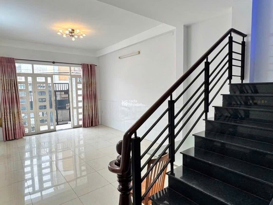 Bán nhà đang cho thuê 16tr ngay Phổ Quang, Phú Nhuận. Giá: 9 tỷ 490tr/ 61m2, Sổ hồng riêng