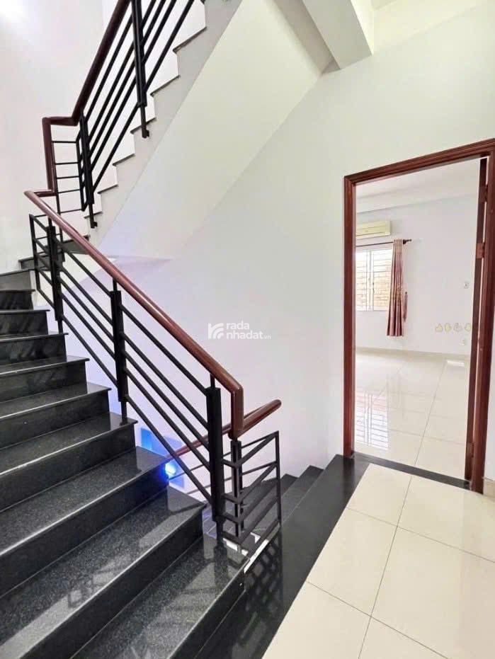 Bán nhà đang cho thuê 16tr ngay Phổ Quang, Phú Nhuận. Giá: 9 tỷ 490tr/ 61m2, Sổ hồng riêng