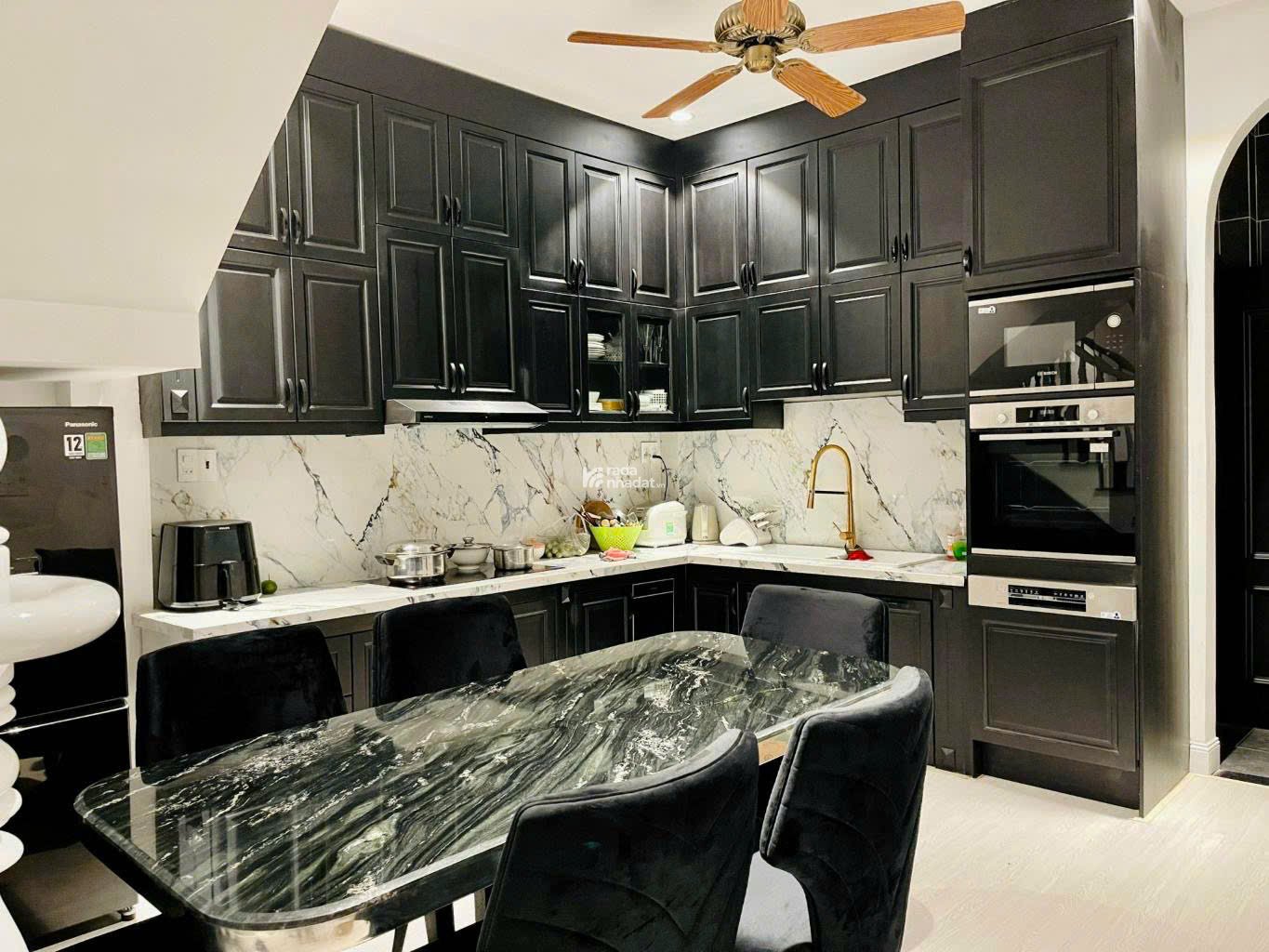 NGAY VINCOM NAM LONG - HÀNG XÓM CA SĨ NỔI TIẾNG - FULL NỘI THẤT CAO CẤP - HẺM XE HƠI TỚI NHÀ