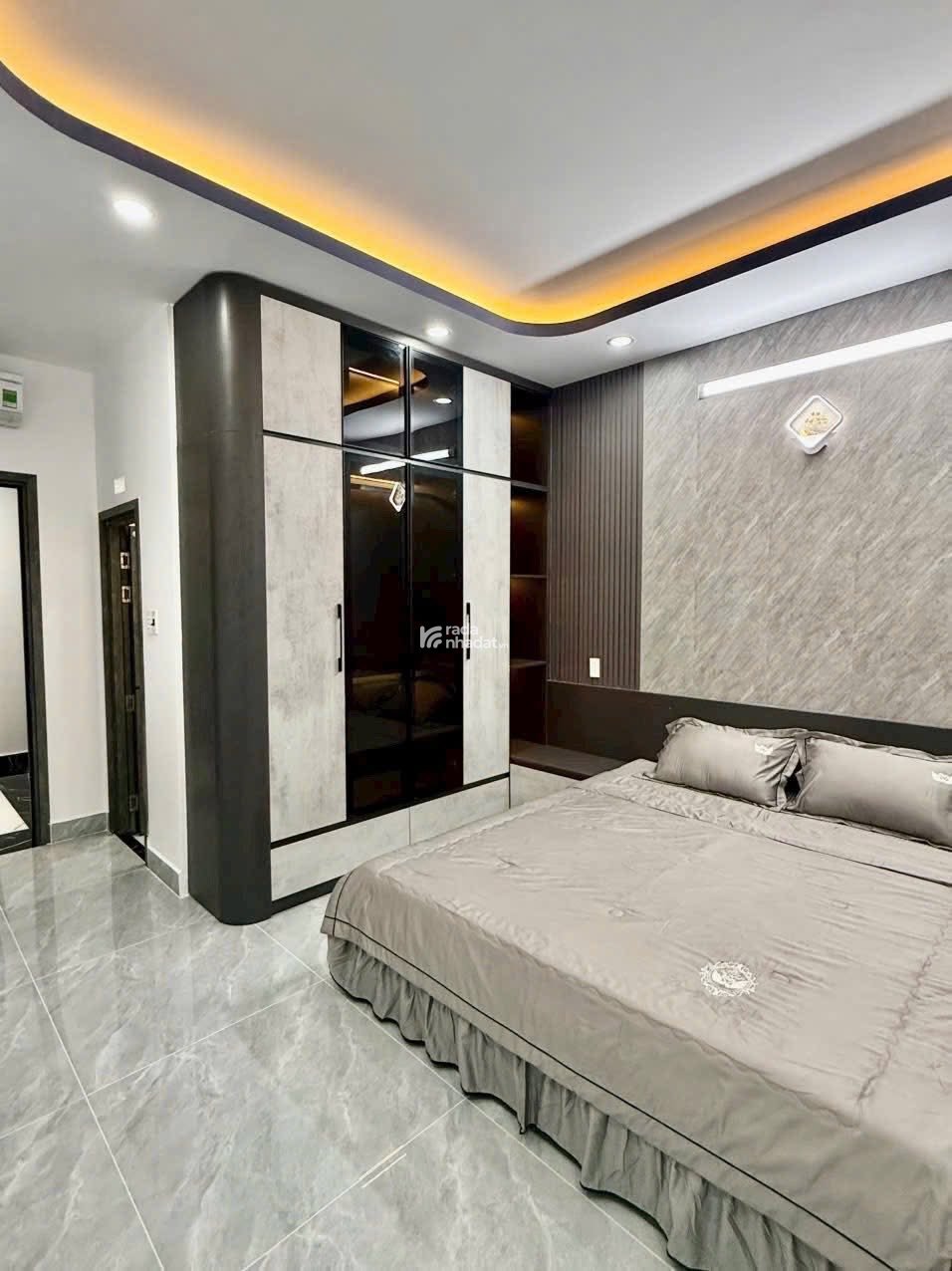 Nhà phố 1 trệt 1 lầu 1 tum, nội thất cao cấp, khu dân cư an ninh