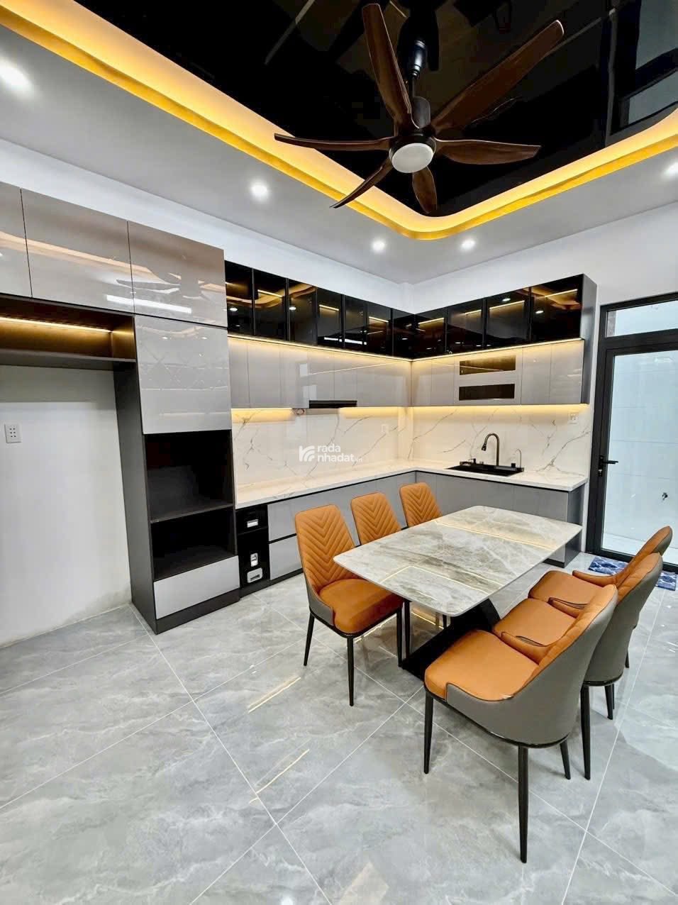 Nhà phố 1 trệt 1 lầu 1 tum, nội thất cao cấp, khu dân cư an ninh