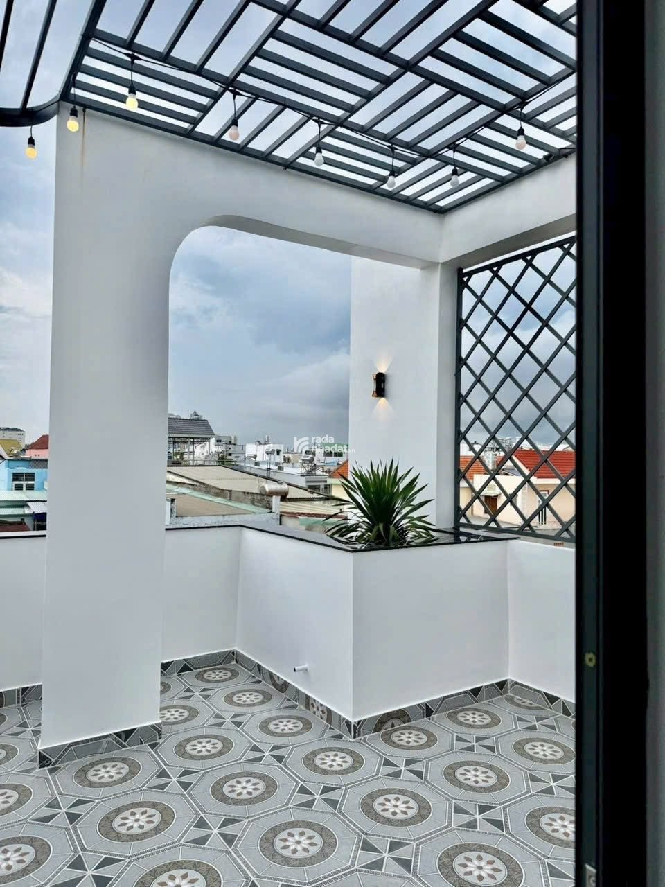 Nhà phố 1 trệt 1 lầu 1 tum, nội thất cao cấp, khu dân cư an ninh