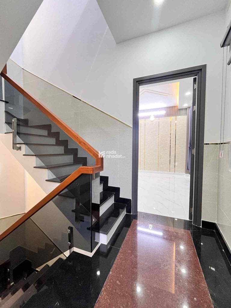 LÔ GÓC THOÁNG -- NGANG LỚN GẦN 5M - NHÀ 5 TẦNG MỚI TINH 100% - HẺM XE HƠI XỊN - NGAY GẦN AEON MALL