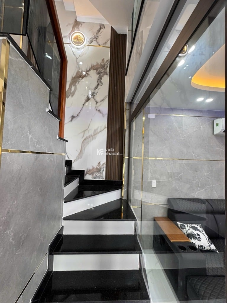 LÔ GÓC THOÁNG -- NGANG LỚN GẦN 5M - NHÀ 5 TẦNG MỚI TINH 100% - HẺM XE HƠI XỊN - NGAY GẦN AEON MALL