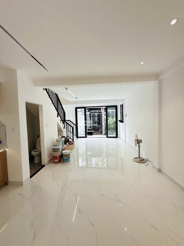 Bán nhà ngay đại học Marketing -KCX tân thuận - thông số đẹp 4*10 -nhỉnh 4t thương lượng