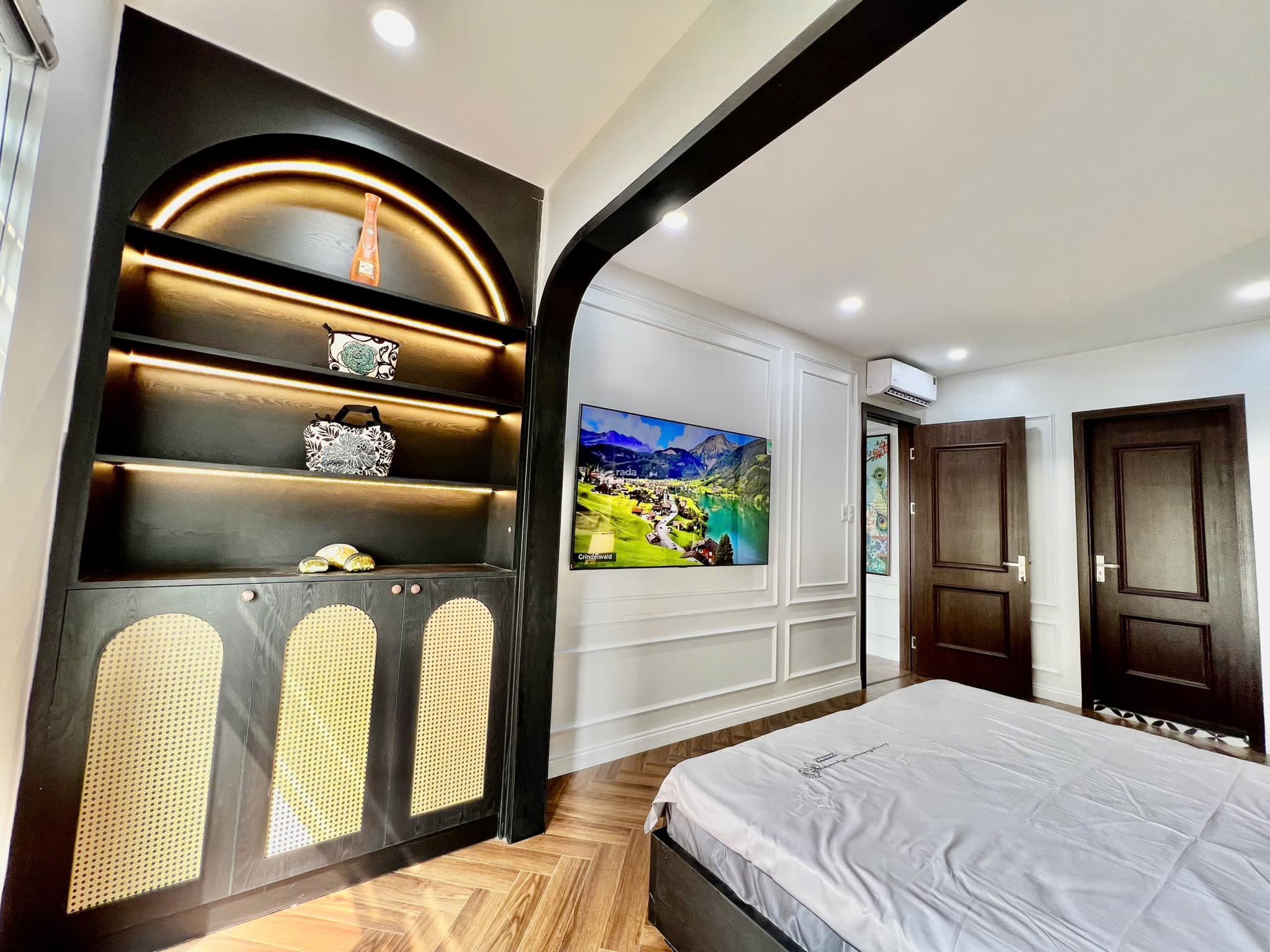 Cho thuê căn hộ 2PN gần văn phòng Vinfast VinhomeRiveSide