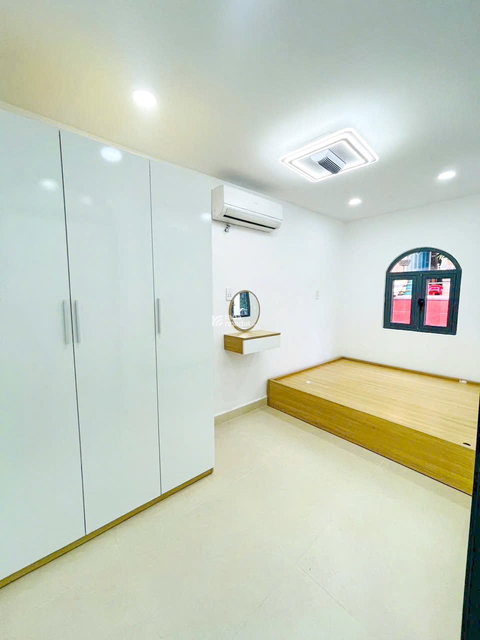 Bán nhà mới 1 lầu hẻm Võ Văn Kiệt P.Cầu Ông Lãnh Quận 1