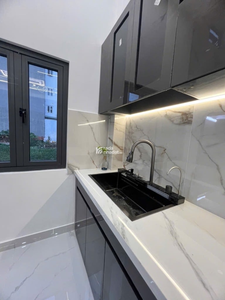 NHÀ XÂY MỚI DỌN VÀO Ở NGAY - KỀ BÊN LÊ THÚC HOẠCH - BÌNH LONG - NGÃ TƯ 4 XÃ - GIÁP TÂN PHÚ - 2 TẦNG