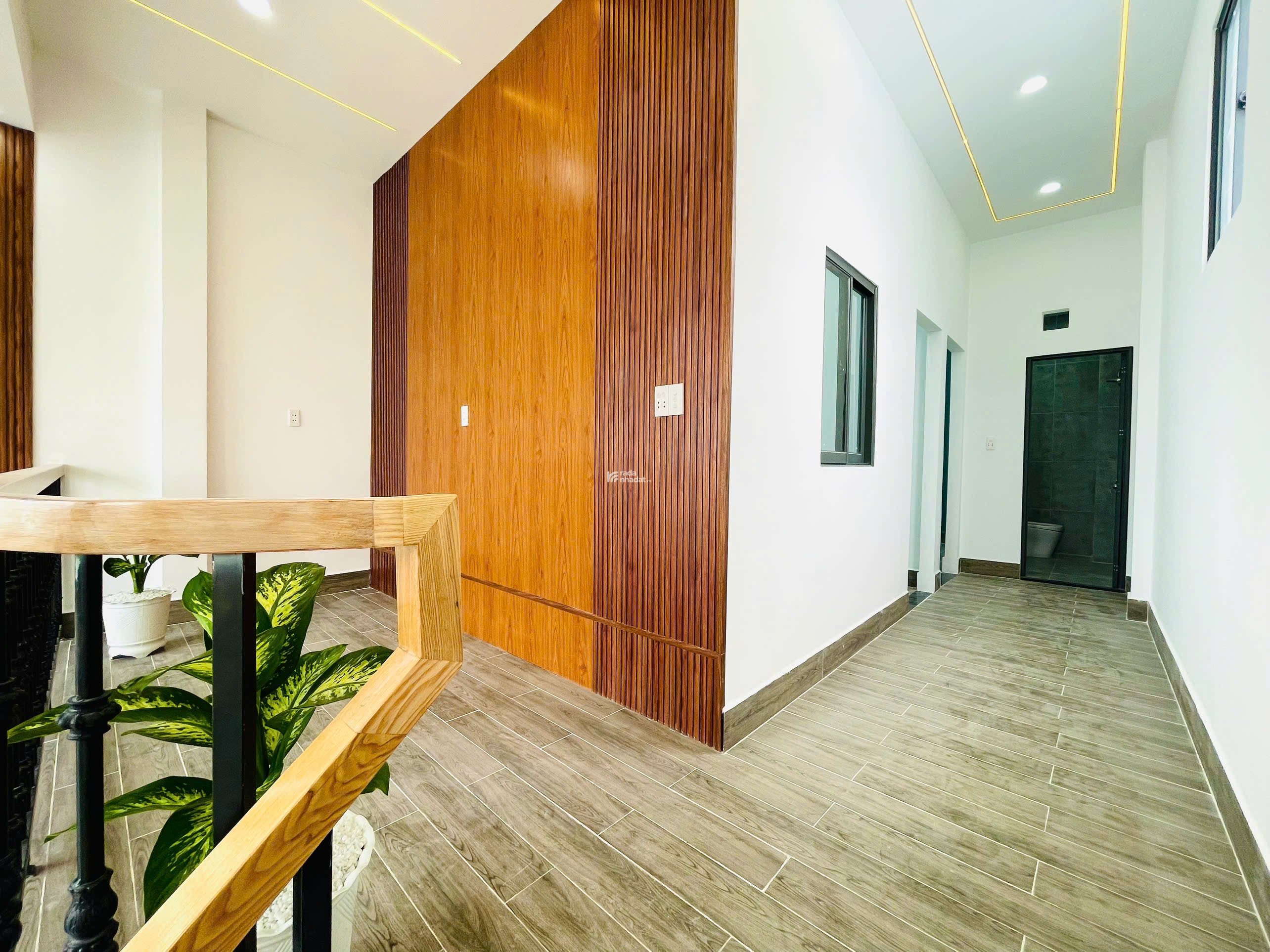 Bán nhà mới xây, sổ hồng riêng full nội thất xã Mỹ Hạnh