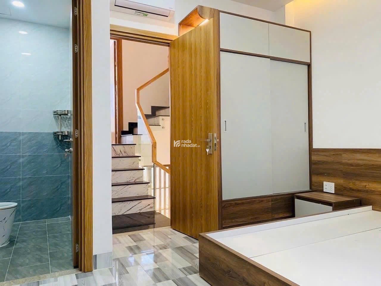 Nhà 66m2 xây 4 tầng đường Nguyễn Văn Đậu, Bình Thạnh. Gần chợ Phan Văn Trị. Hẻm 5m. Sổ sẵn