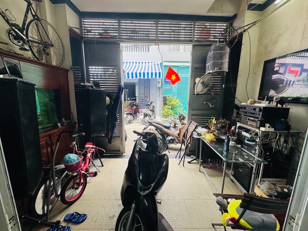 bán nhà đường nguyên hữu tiến  phường tây thạnh