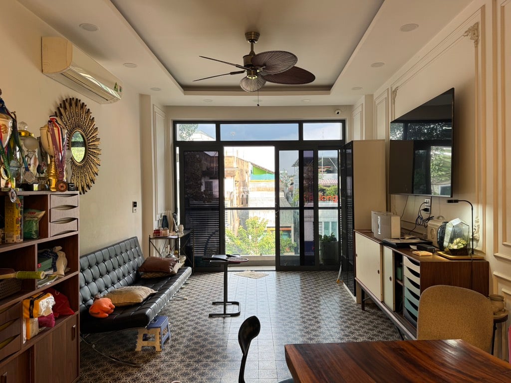 VỊ TRÍ ĐẸP, Ở VÀ KINH DOANH SIÊU TỐT - NHÀ 7 TẦNG MỚI ĐẸP THANG MÁY -  NGÃ 7 LÝ THÁI TỔ