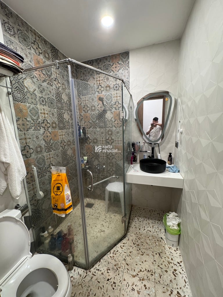 VỊ TRÍ ĐẸP, Ở VÀ KINH DOANH SIÊU TỐT - NHÀ 7 TẦNG MỚI ĐẸP THANG MÁY -  NGÃ 7 LÝ THÁI TỔ