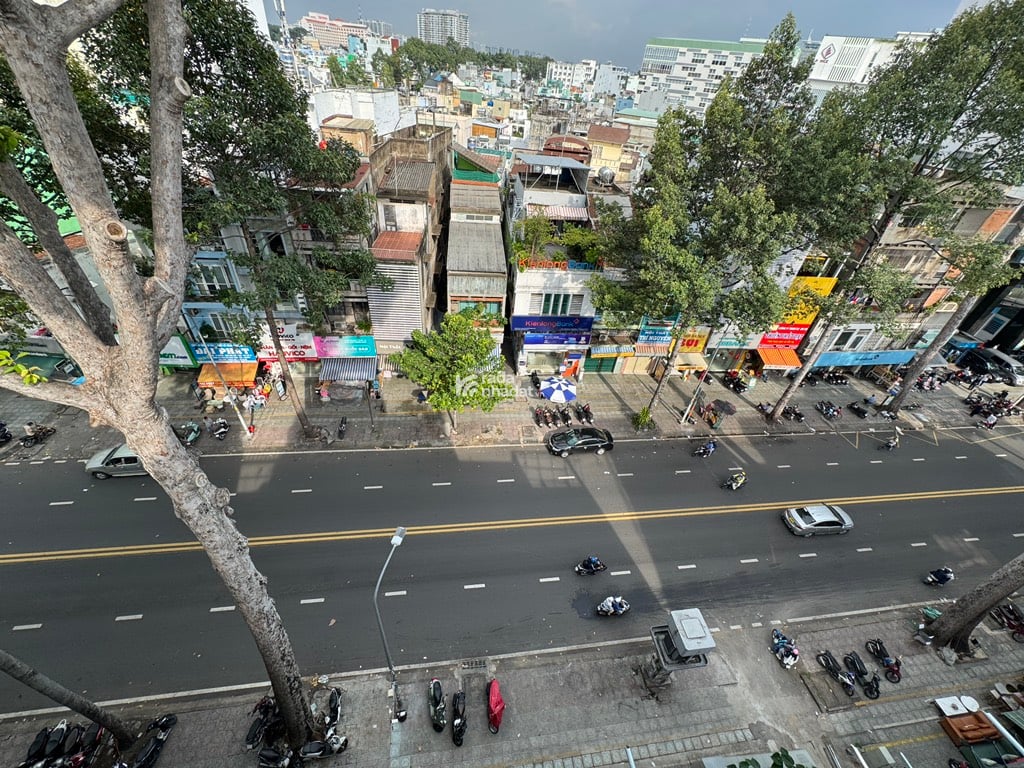 VỊ TRÍ ĐẸP, Ở VÀ KINH DOANH SIÊU TỐT - NHÀ 7 TẦNG MỚI ĐẸP THANG MÁY -  NGÃ 7 LÝ THÁI TỔ