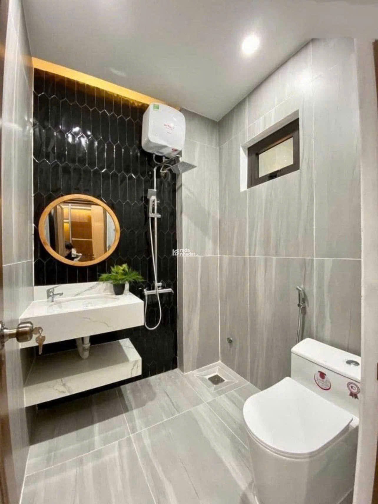 Nhà hiếm giá ngộp HXH 6m ngay Hòa Bình, Quận 11, gầm đầm sen, 40m2, SHR giá chỉ 3 tỷ 750 TL