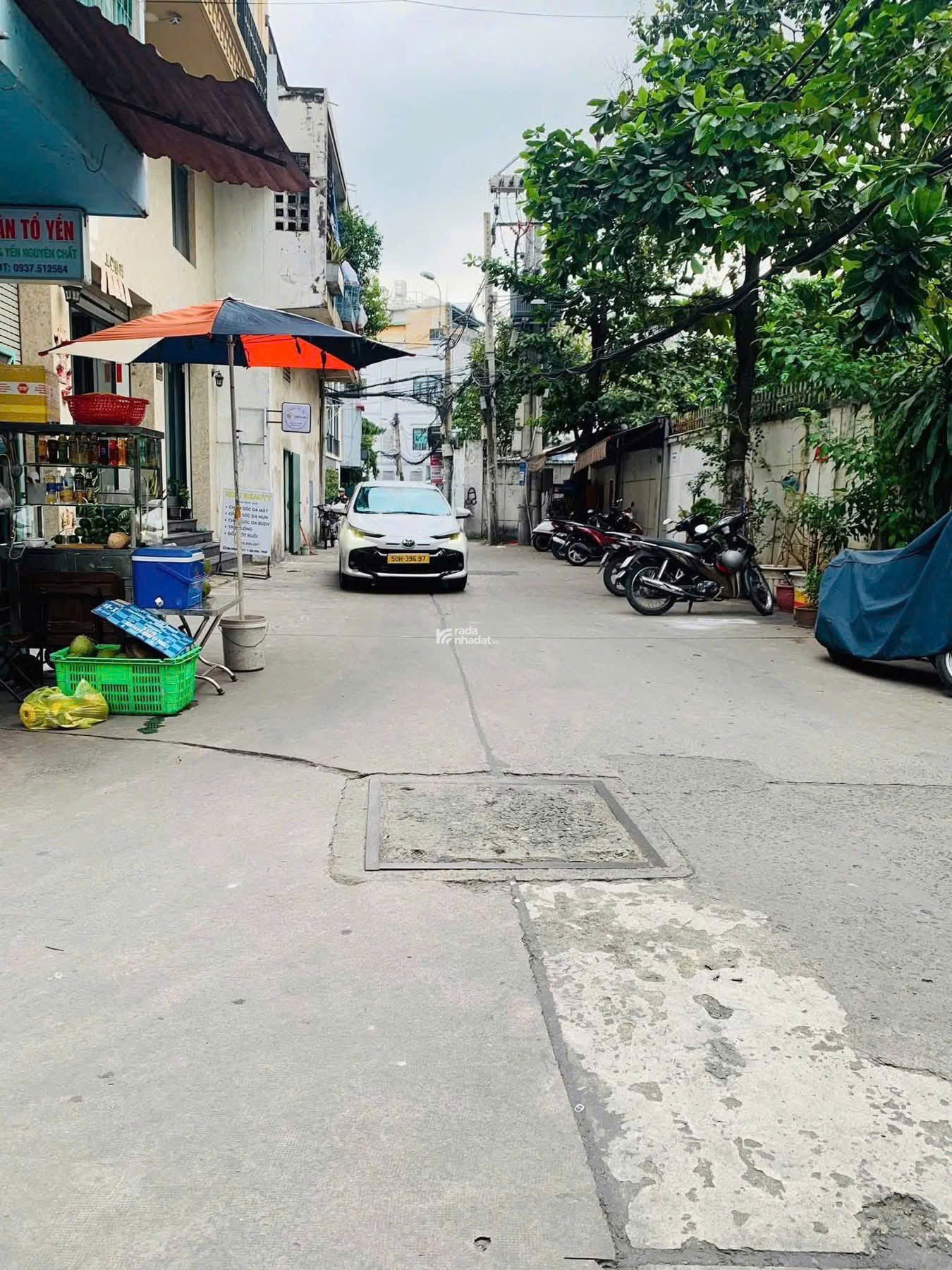 Nhà hiếm giá ngộp HXH 6m ngay Hòa Bình, Quận 11, gầm đầm sen, 40m2, SHR giá chỉ 3 tỷ 750 TL