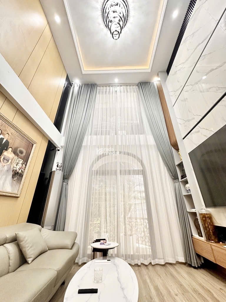 BÁN NHÀ 7 TẦNG THANG MÁY - VÀI BƯỚC RA HỒ TÂY - NGÕ THOÁNG