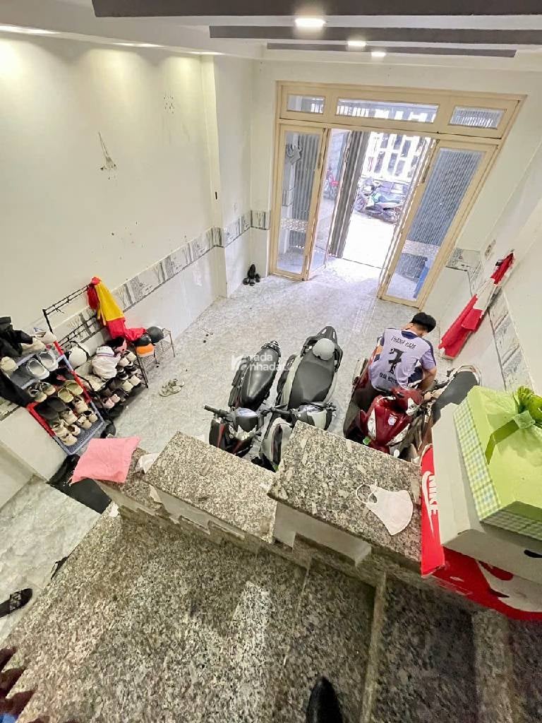Nhà đẹp BTCT 3 tầng, HXH né nhau, ngay siêu thị AEON
